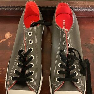 NEW - Converse Men’s Size 11
